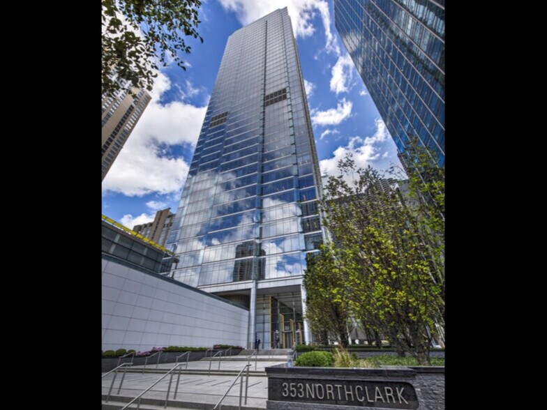 More Photos Of 353 N Clark St, Chicago Office For Sale