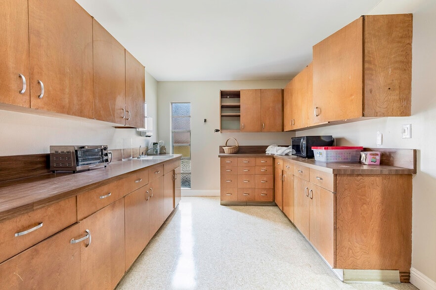 More Photos Of 3435 San Anseline Ave, Long Beach Religious Facility For Sale