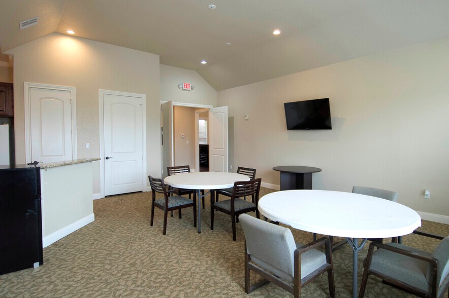 More Photos Of 1150 Bromberg St, Mineola Office For Lease