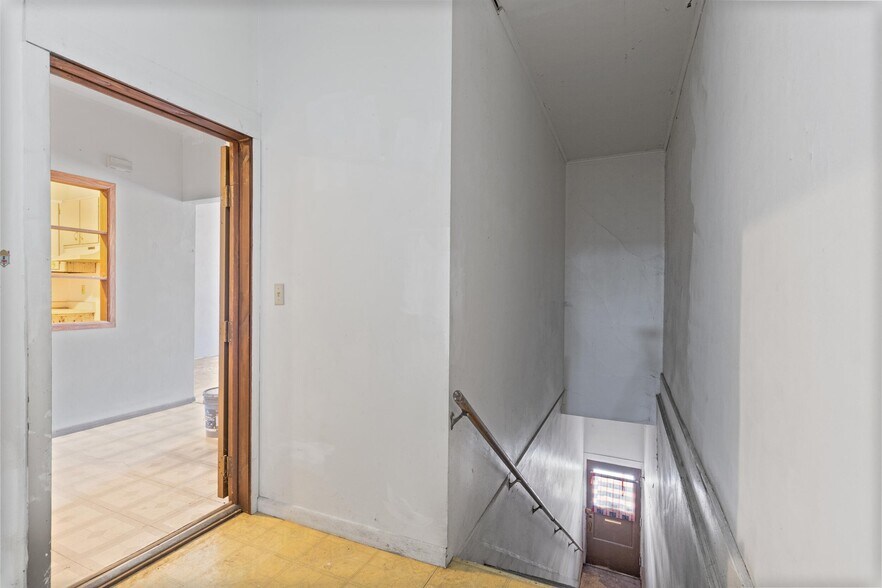 More Photos Of 315 E Main St, Waupun General Retail For Sale