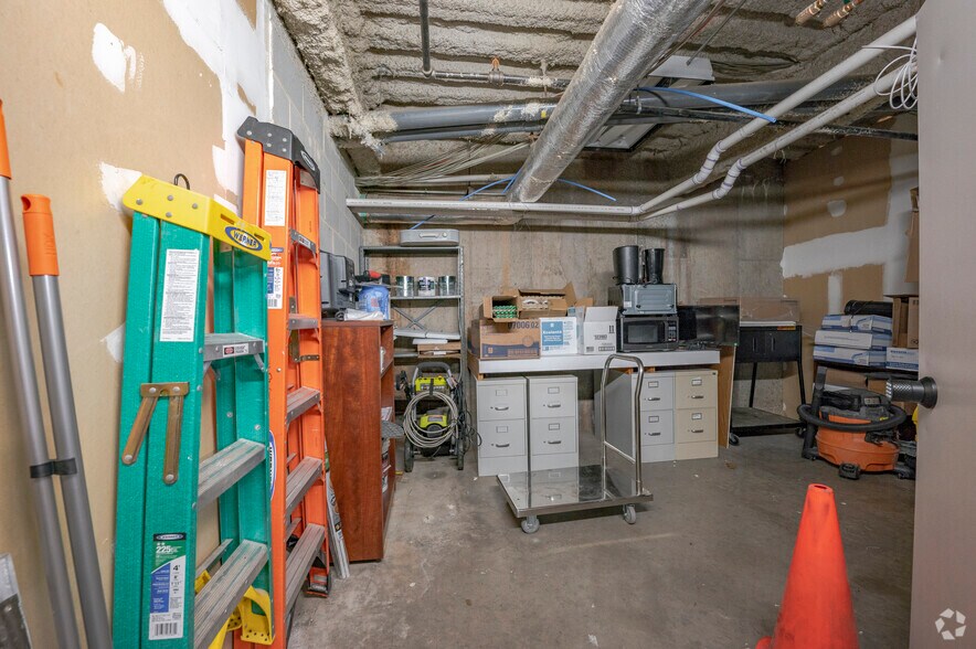 More Photos Of 330 Main St, Hartford Office For Sale
