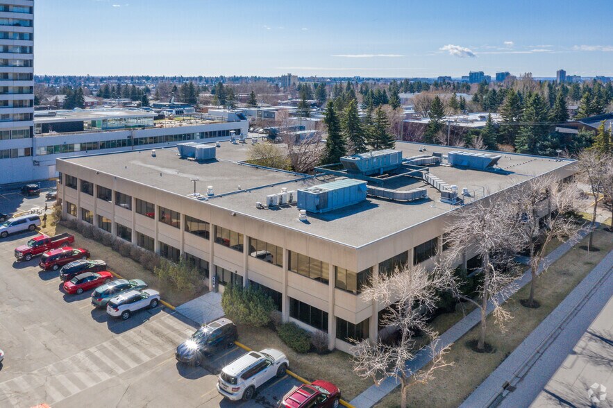 More Photos Of 1016 68th Ave SW, Calgary Medical For Lease