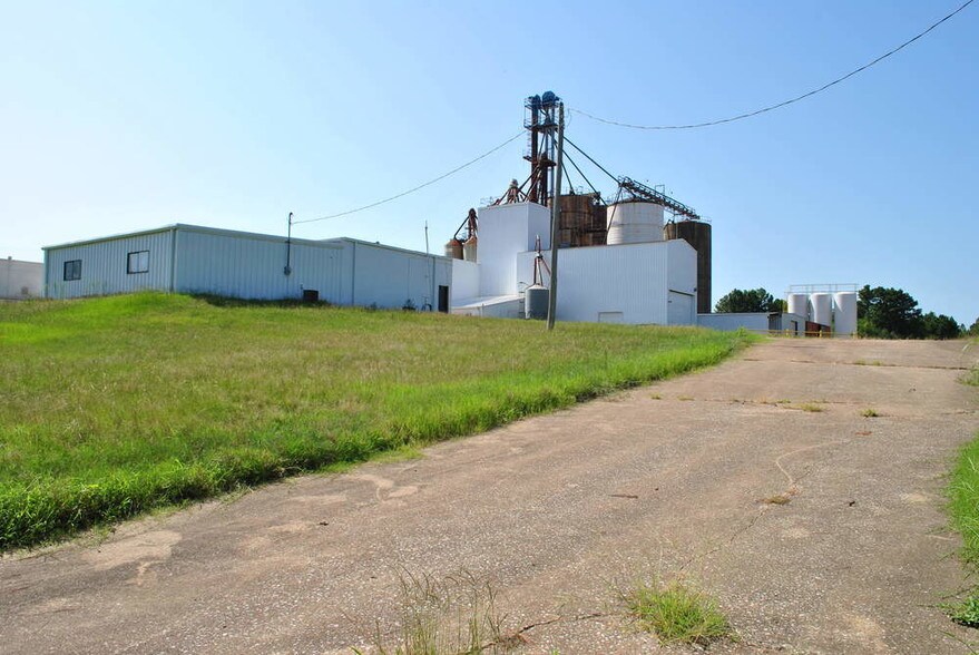 More Photos Of 220 Progress Blvd, Longview Warehouse For Sale