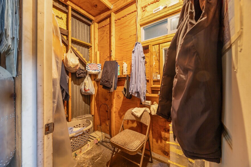 More Photos Of 2455 E 52nd St, Los Angeles Warehouse For Sale