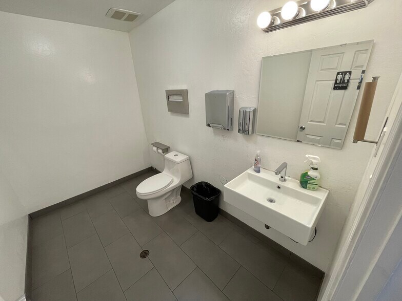 More Photos Of 1175 Obrien Dr, Menlo Park Manufacturing For Lease