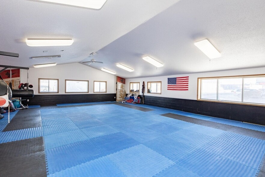 More Photos Of 1430 Main Ave, Fargo General Retail For Sale