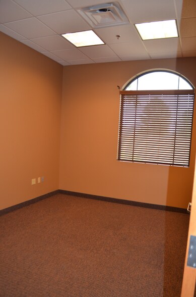 More Photos Of 1355 N Greenfield Rd, Mesa Office For Lease