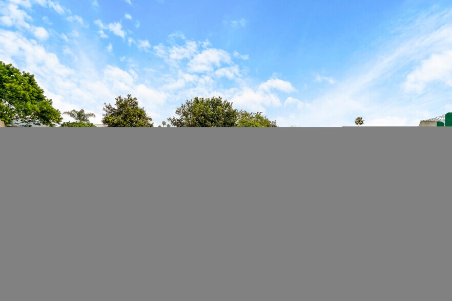 More Photos Of 1825 E Vista Way, Vista Restaurant For Sale