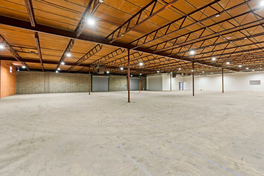 More Photos Of 1350-1390 N Colorado St, San Antonio Showroom For Lease