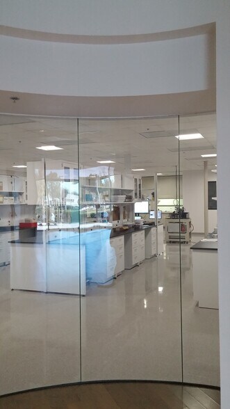 More Photos Of 10220 S 51st St, Phoenix Research And Development For Lease