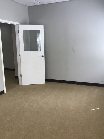 More Photos Of 400 Main St, Hilton Head Office For Lease