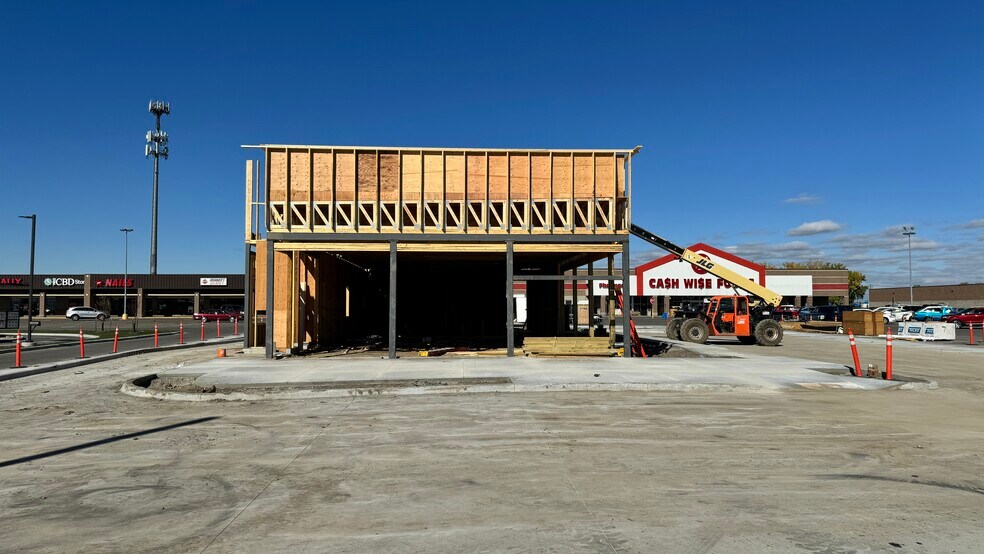 More Photos Of 3202 E Hwy 10, Moorhead Unknown For Lease