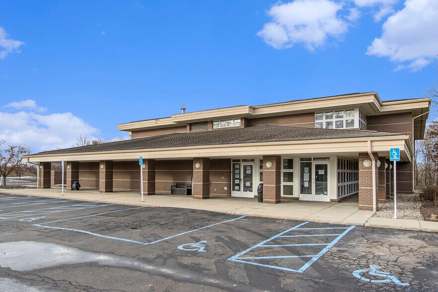 More Photos Of 7953 Adobe Rd, Kalamazoo Office For Sale