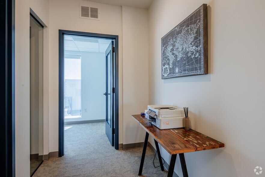 More Photos Of 4045 S Broadway, Englewood Coworking Space