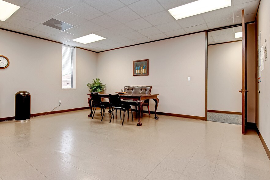 More Photos Of 7102 Glen Chase Ct, Houston Office For Sale