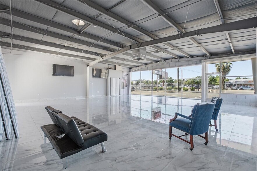 More Photos Of 4554 Auburn Blvd, Sacramento Auto Dealership For Sale