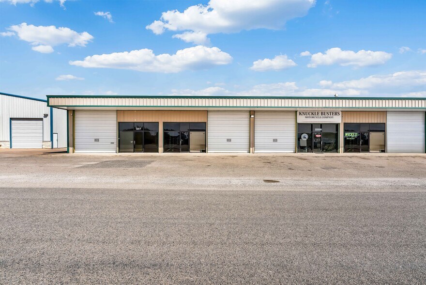 More Photos Of 125 M and M Ranch Rd, Granbury Warehouse For Lease