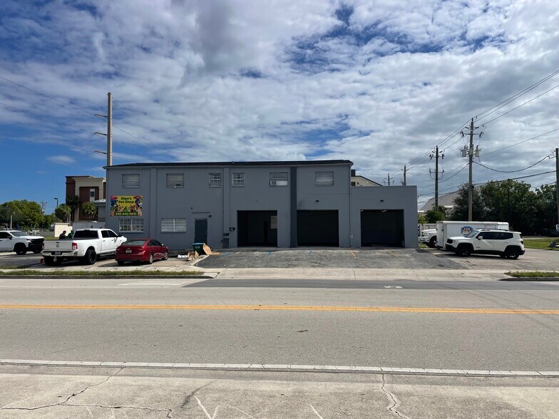 Primary Photo Of 4719 SE 6th Ave, Cape Coral Auto Repair For Lease