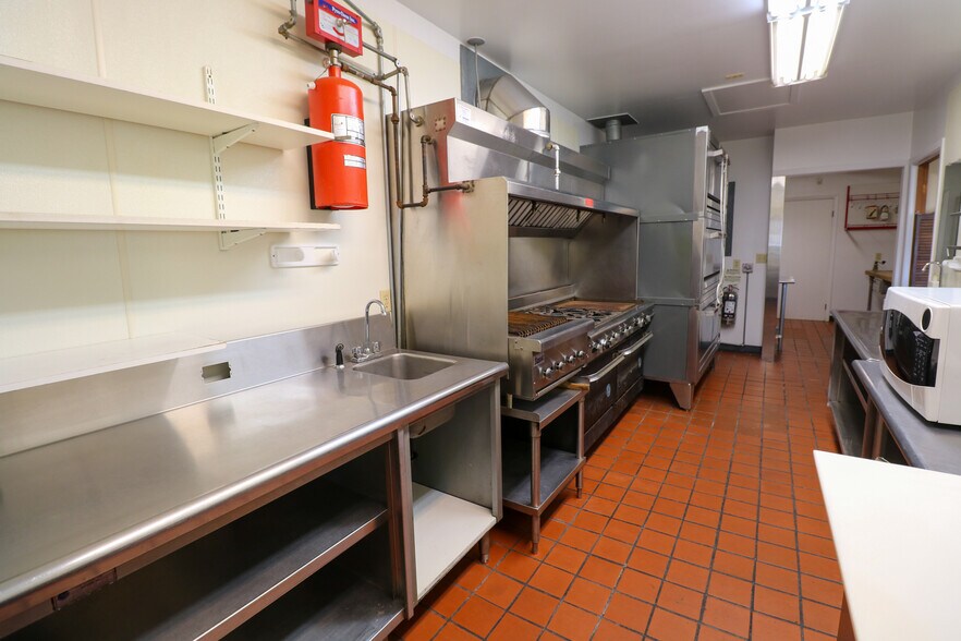 More Photos Of 1455 Oregon, Bandon Restaurant For Sale