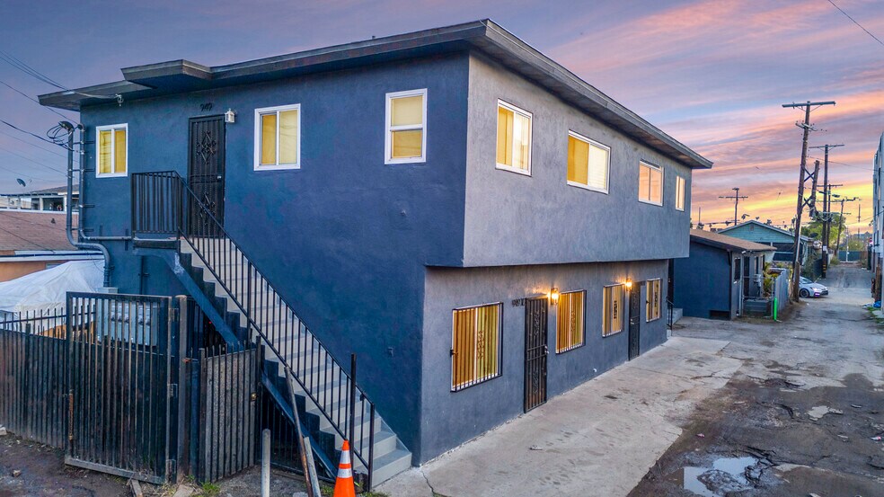 More Photos Of 945 W 76th St, Los Angeles Apartments For Sale