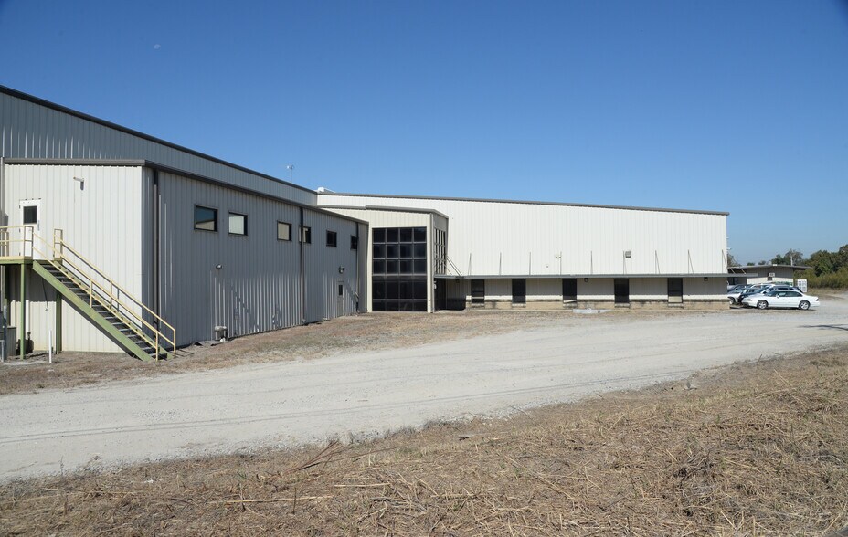 More Photos Of 1735 N Washington St, Vicksburg Manufacturing For Sale