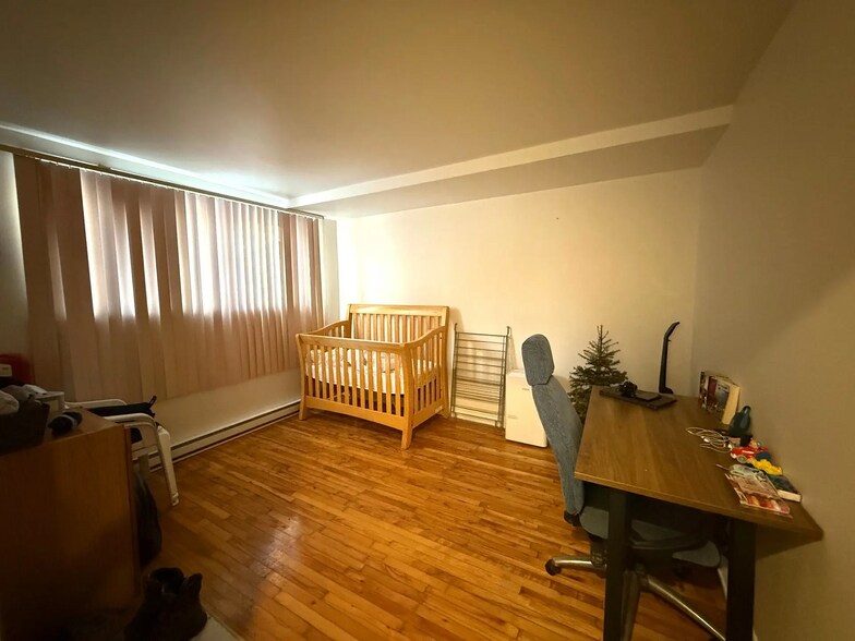 More Photos Of 4700 Rue De Cadillac, Montréal Apartments For Sale