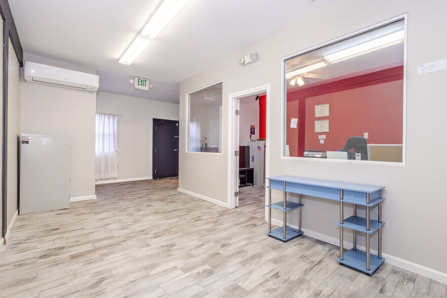 More Photos Of 38262 6th St E, Palmdale Storefront For Sale