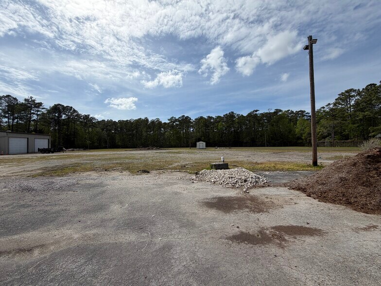 More Photos Of 1875 N 20th St, Morehead City Flex For Sale
