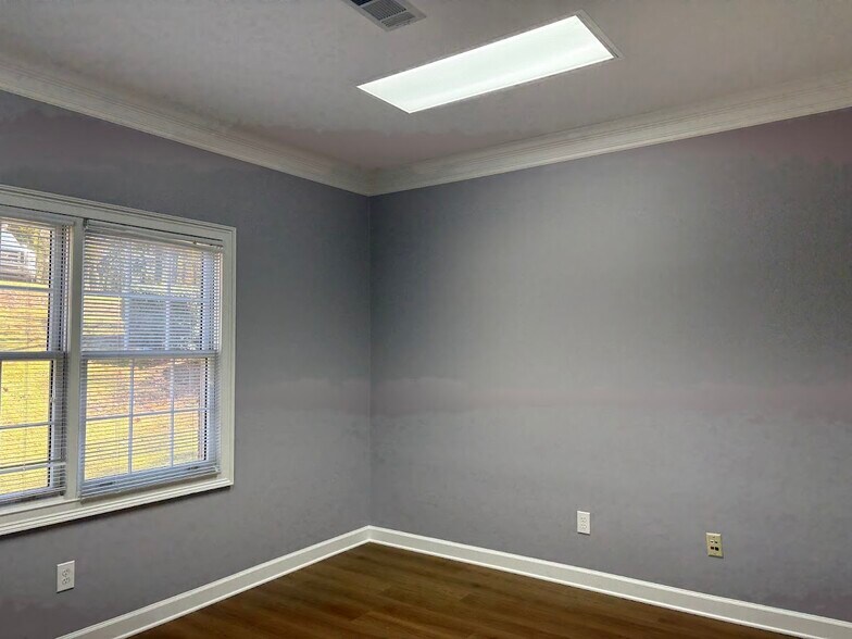 More Photos Of 701-704 Bombay Ln, Roswell Office For Lease