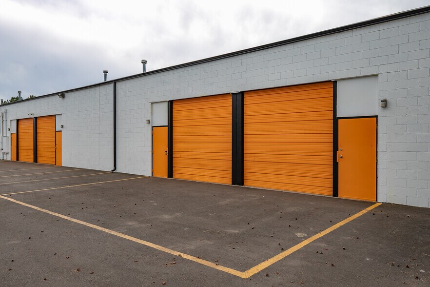 More Photos Of 8200 E Pacific Pl, Denver Unknown For Lease