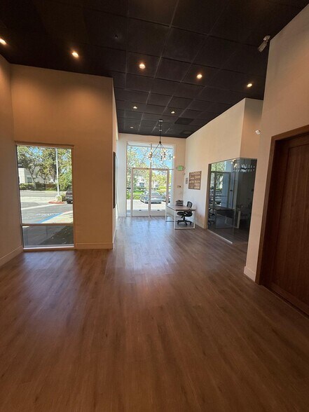More Photos Of 21 Journey, Aliso Viejo Distribution For Lease