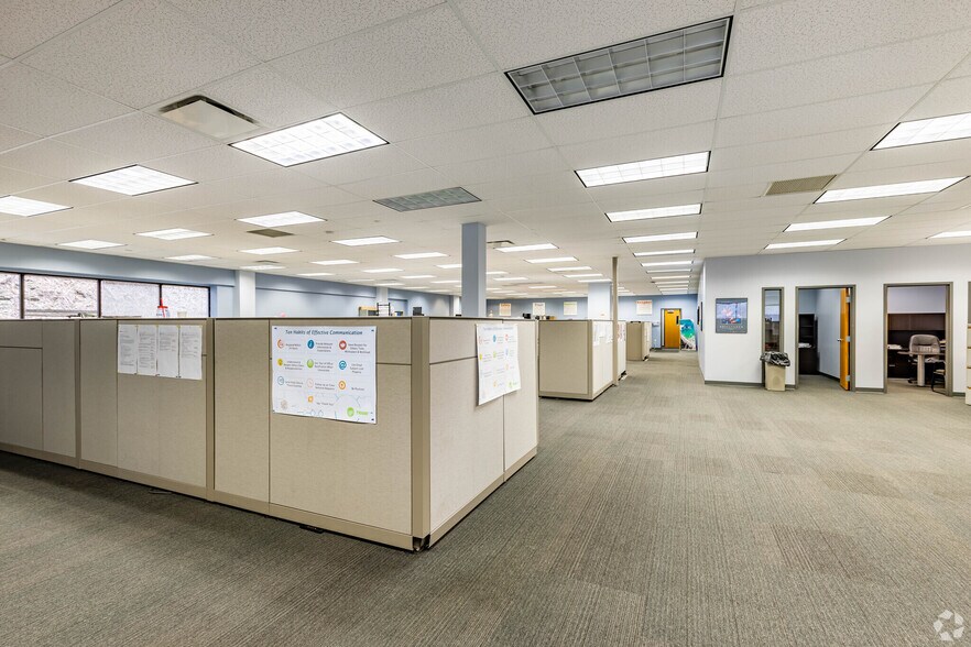 More Photos Of 400 Business Center Dr, Pittsburgh Light Distribution For Lease