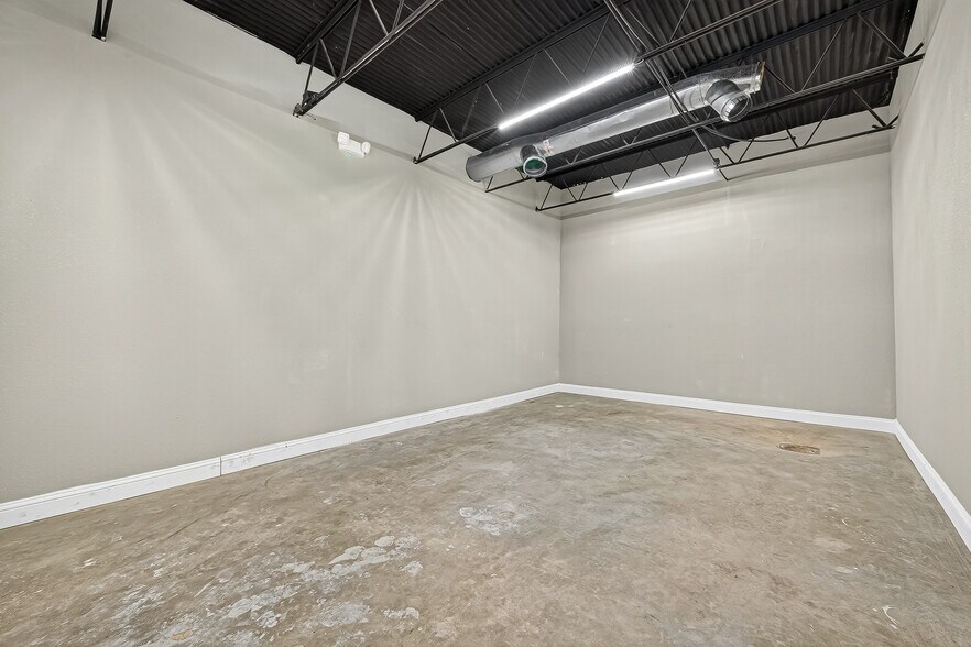 More Photos Of 13001-13011 Fondren Rd, Houston Unknown For Lease