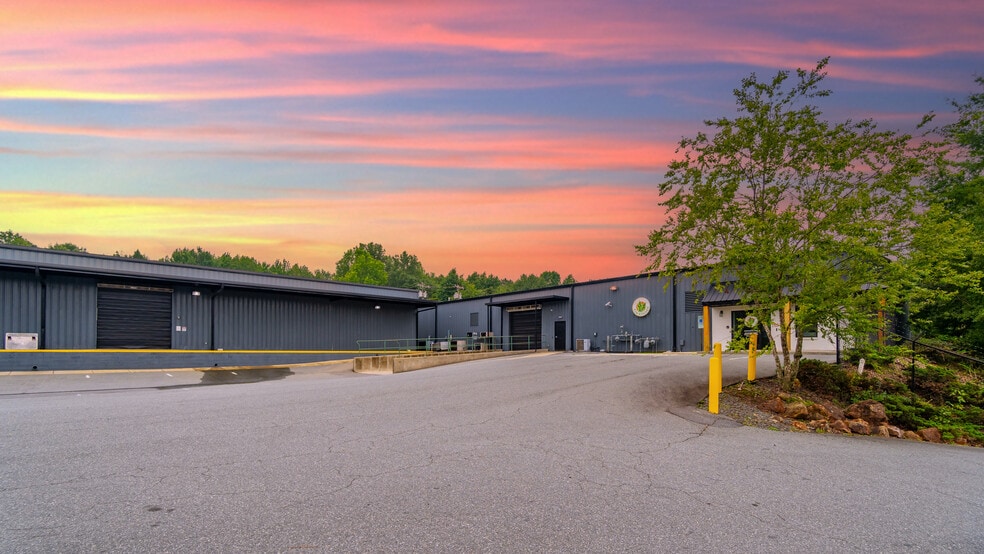 More Photos Of 1907 Gateway Blvd, Charlotte Warehouse For Sale