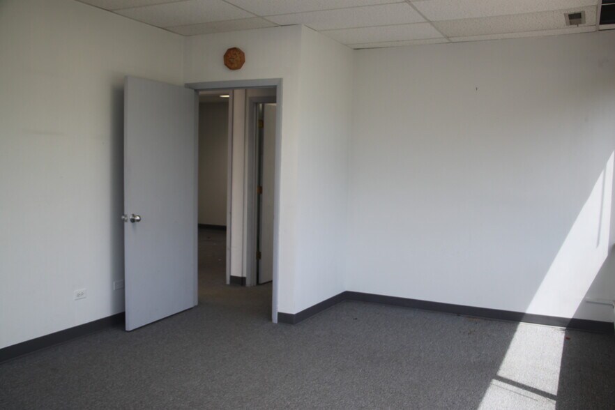 More Photos Of 700 Remington Rd, Schaumburg Light Manufacturing For Lease