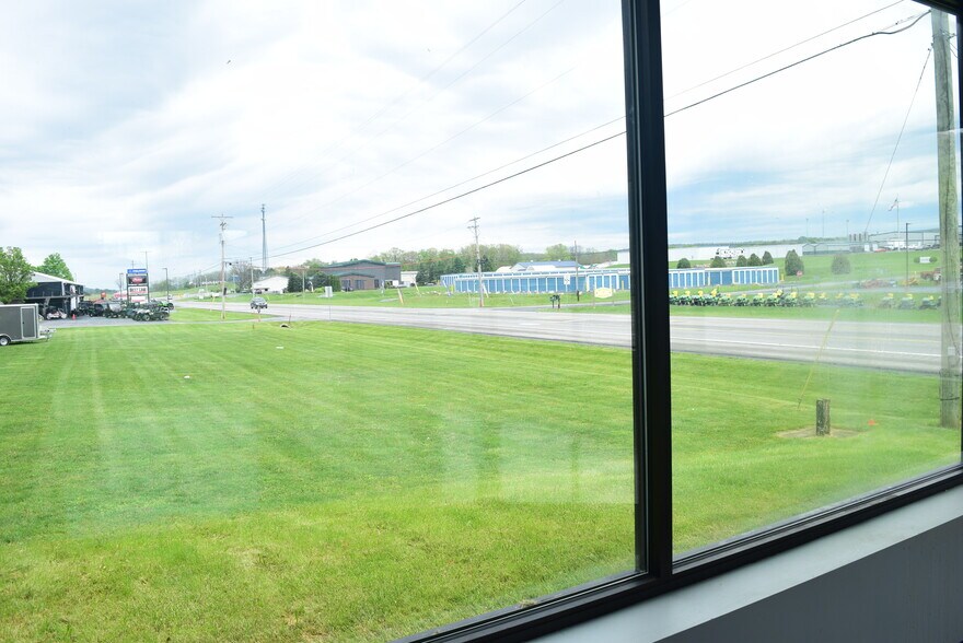 More Photos Of 2013 General Potter Hwy, Centre Hall Showroom For Sale