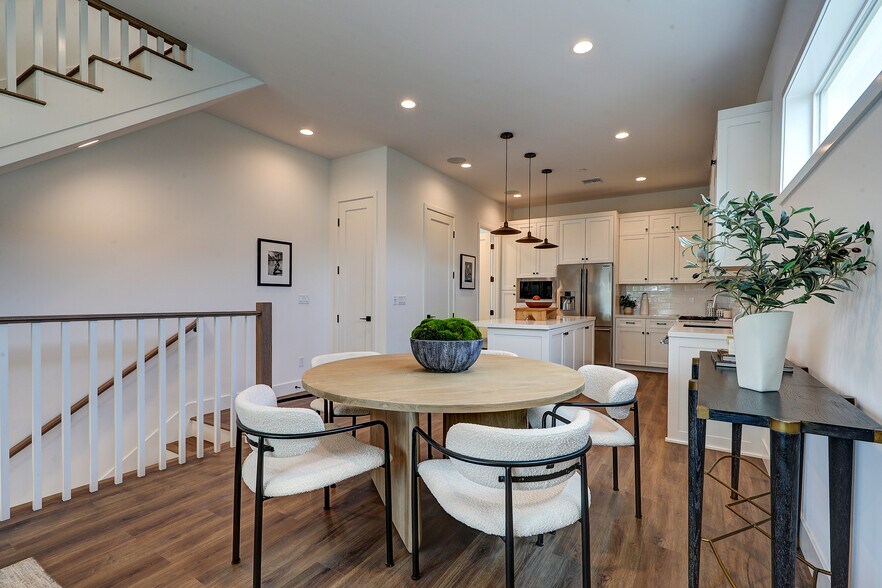 More Photos Of 1445-1447 S Redondo Blvd, Los Angeles Apartments For Sale