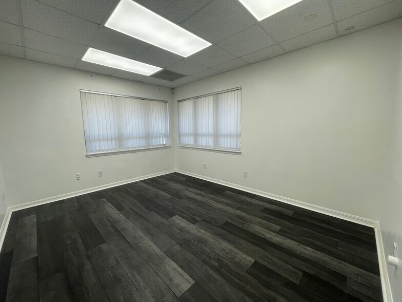 More Photos Of 12520 World Plaza Ln, Fort Myers Medical For Lease