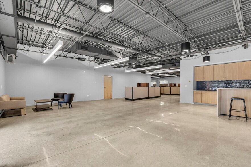 More Photos Of 10580 Barkley St, Overland Park Medical For Lease