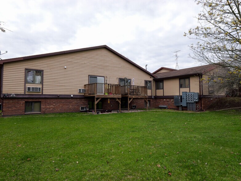 More Photos Of 165 S Chet Krause Dr, Iola Apartments For Sale