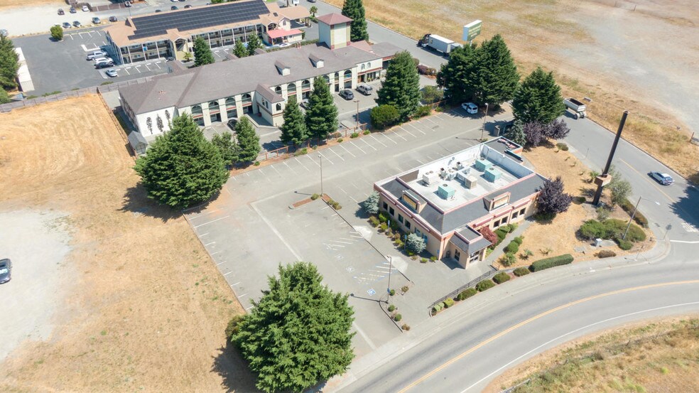 More Photos Of 1875 Riverwalk Dr, Fortuna Restaurant For Sale