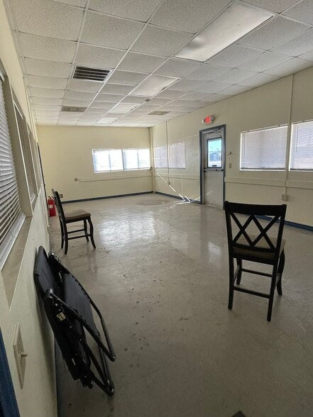 More Photos Of 14640 S FM 2790 W, Lytle Warehouse For Lease