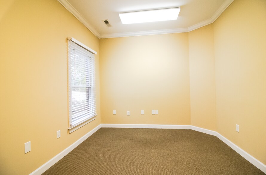 More Photos Of 111 Windel Dr, Raleigh Office Residential For Lease