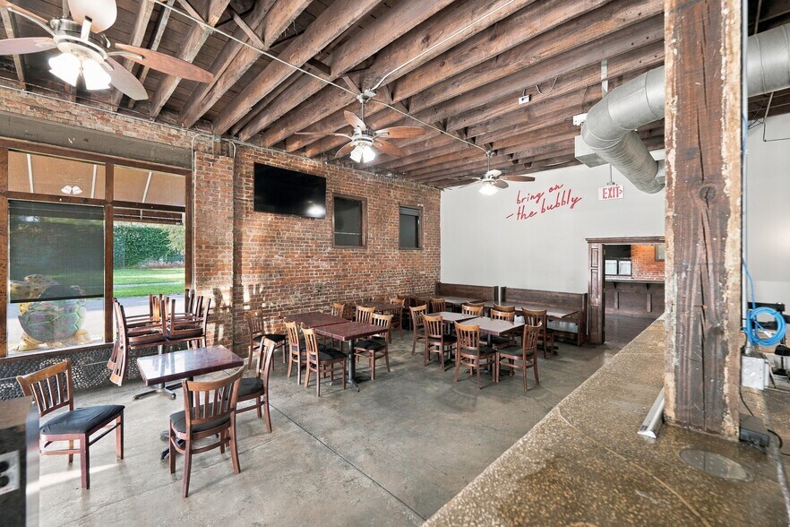 More Photos Of 1602-1608 Walnut St, Jacksonville Restaurant For Sale