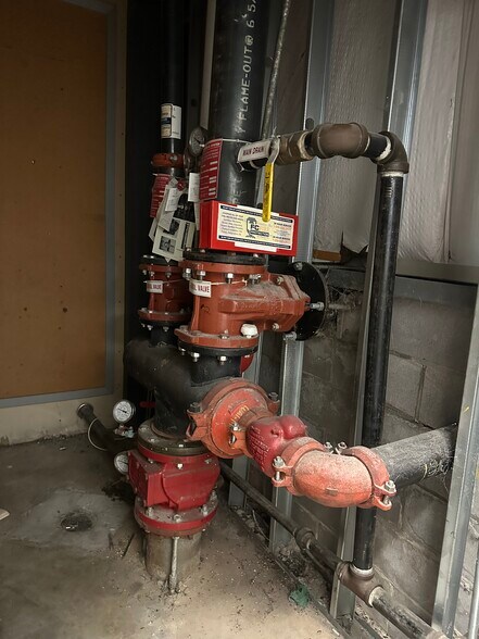 More Photos Of 124 Winchester Dr, West Point General Retail For Sale