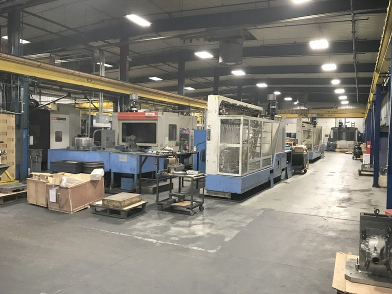 More Photos Of 15255 W Eleven Mile Rd, Oak Park Manufacturing For Lease