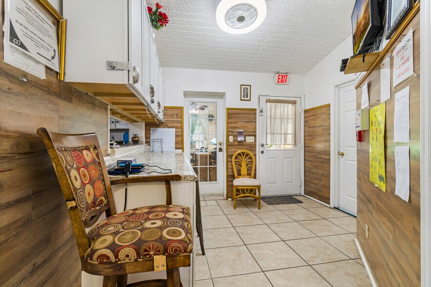 More Photos Of 613 Forest Hills Dr, Brandon Assisted Living For Lease