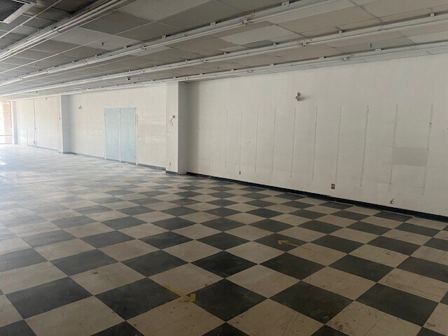 More Photos Of 215 Crossings Mall Rd, Elkview Storefront For Lease