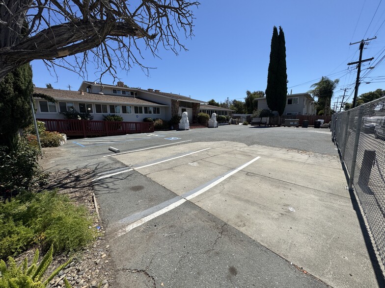 More Photos Of 2820 Broadmoor Ave, Concord Office For Sale