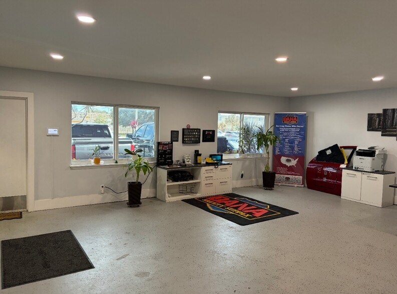 More Photos Of 742-750 W McNab Rd, Fort Lauderdale Showroom For Sale